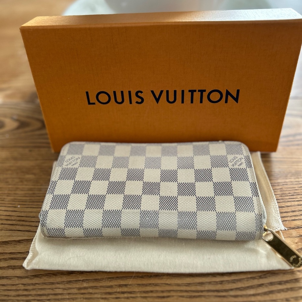 Louis Vuitton Zippy Wallet- Damier Azur